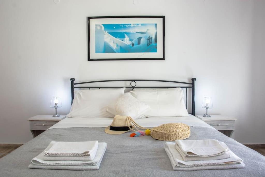 White Wave Studio 1 , 3Min Walk From Kamari Beach Bagian luar foto