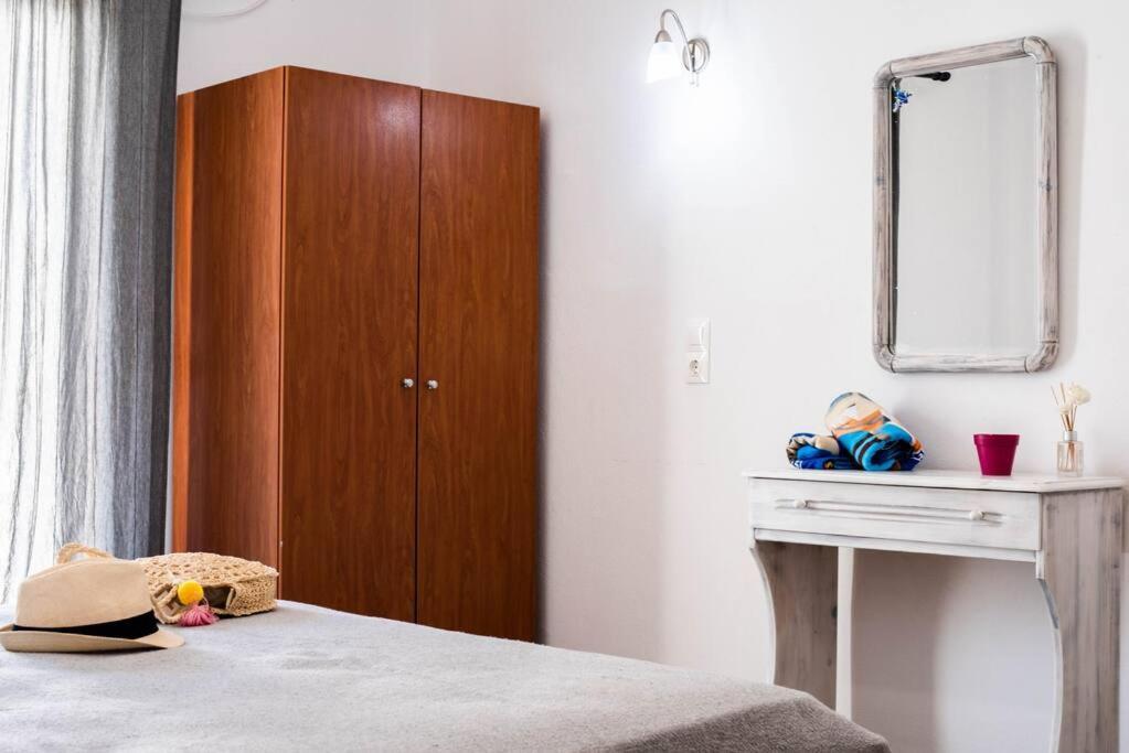 White Wave Studio 1 , 3Min Walk From Kamari Beach Bagian luar foto